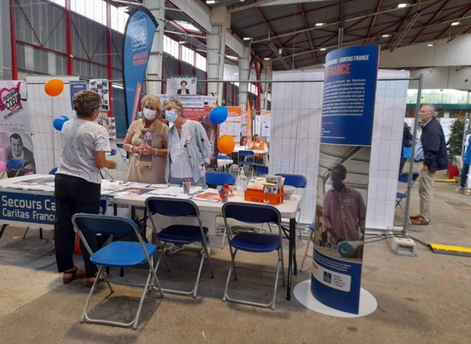 Nous sommes présents, à la rencontre du public au Forum des associations de Limoges