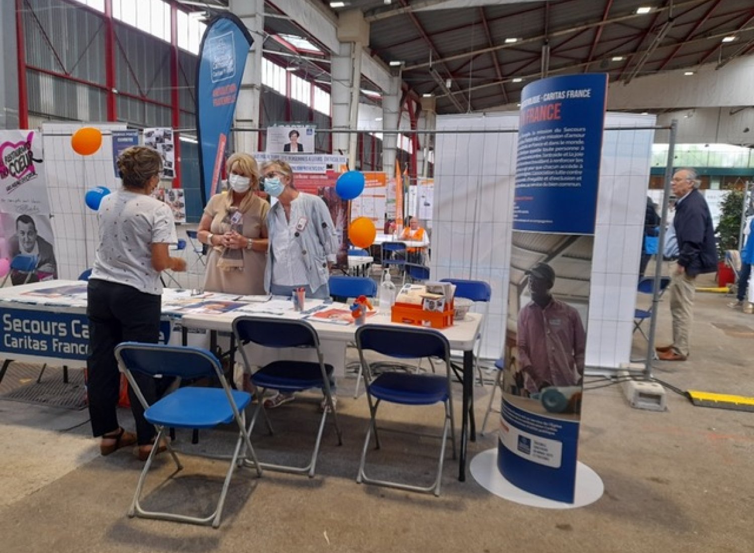Nous sommes présents, à la rencontre du public au Forum des associations de Limoges