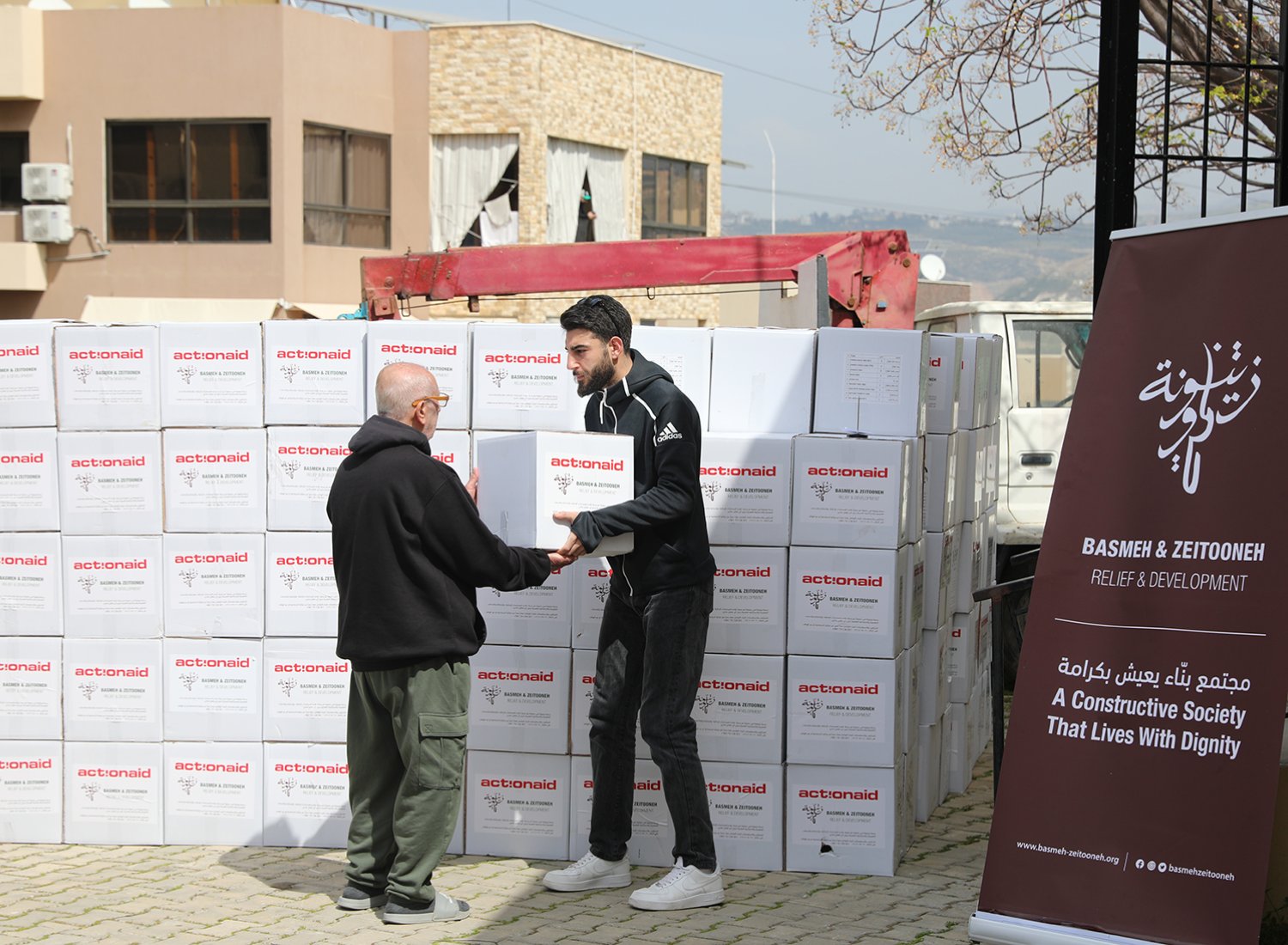 distribution d'une aide humanitaire au Liban